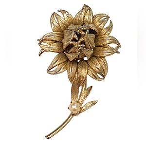 Vintage Floral Brooch Gold Pearl